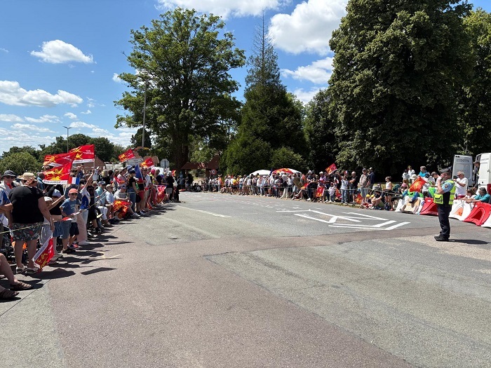 TdF_on_les_attend.JPG